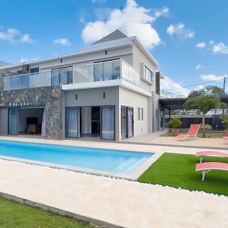 Spacious 4 Bedrooms Villa With Infinity Pool 그란데 바이예 외부 사진