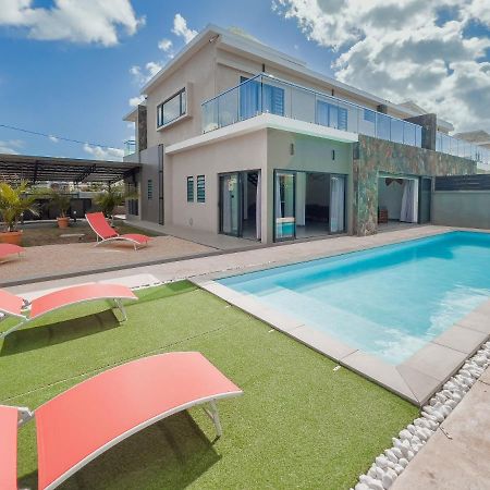 Spacious 4 Bedrooms Villa With Infinity Pool 그란데 바이예 외부 사진