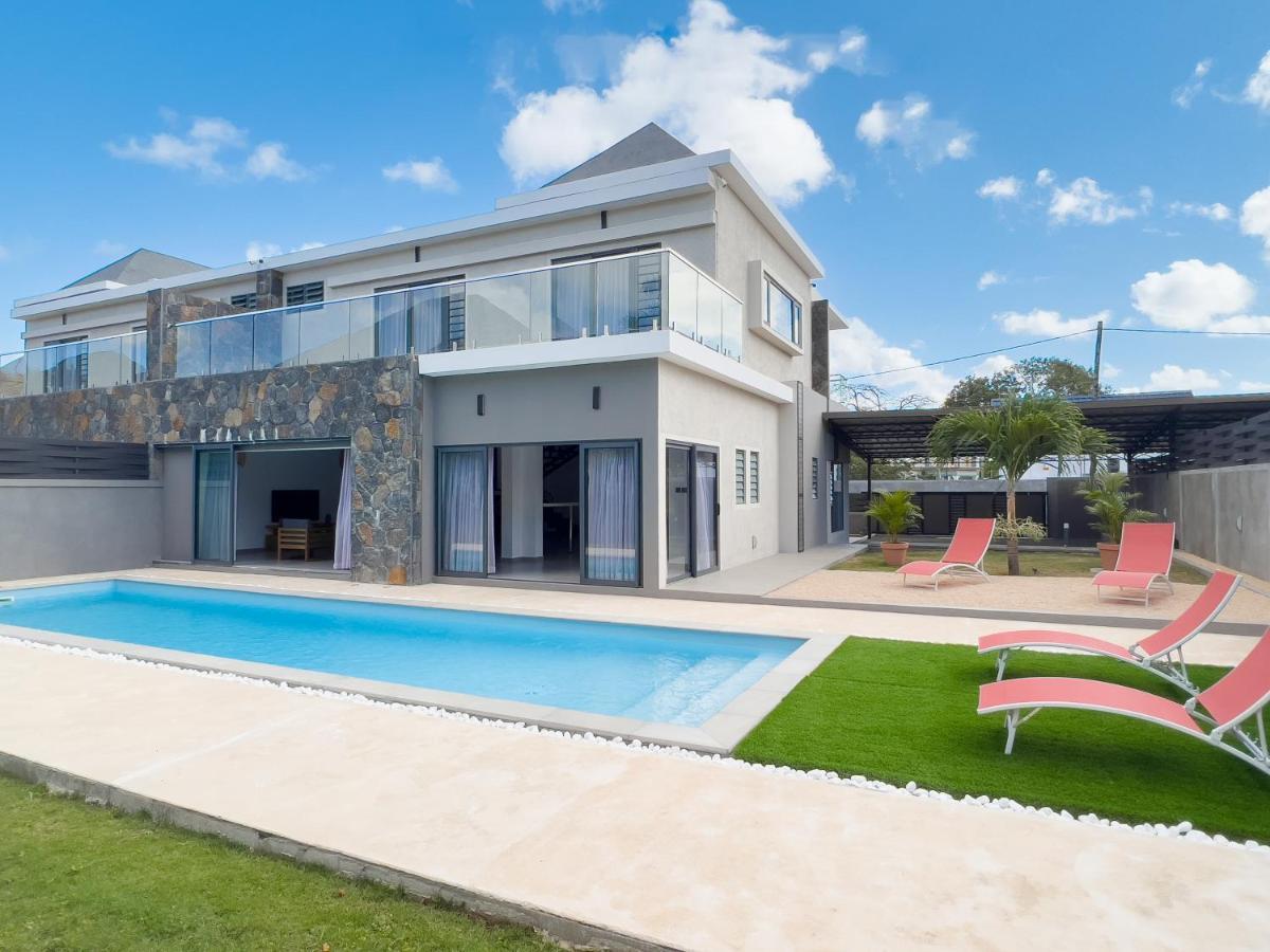 Spacious 4 Bedrooms Villa With Infinity Pool 그란데 바이예 외부 사진